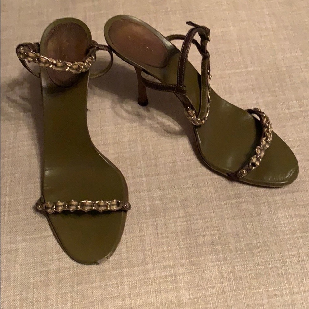 Gucci green chain sandals size 9